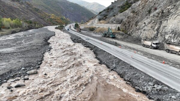 Erzincan‑Erzurum Karayolunda Heyelan;