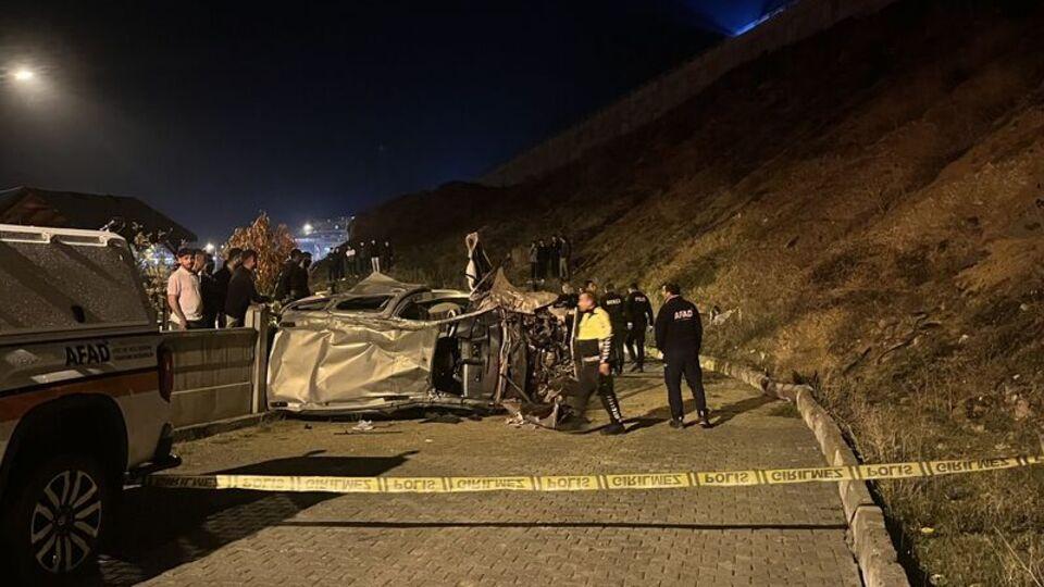 Erzurum Oltu’da Hafif Ticari Araç Şarampole Devrildi: 2 Ölü, 2 Yaralı