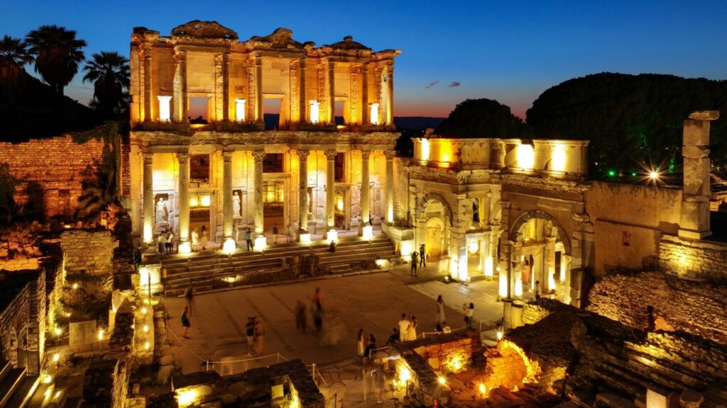 Gece Müzeciliği 1,3 Milyon Ziyaretçiyi Büyüledi: Efes'ten Galata Kulesi'ne