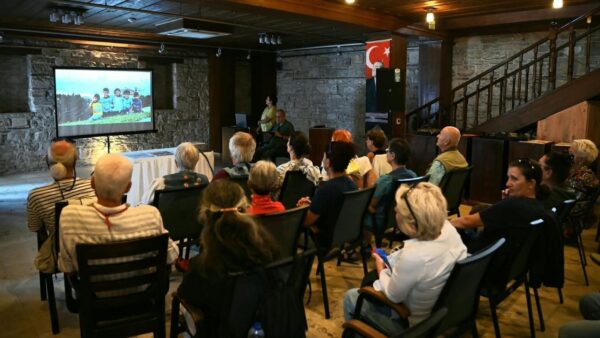 Kuşadası Sanat Galerisi'nde