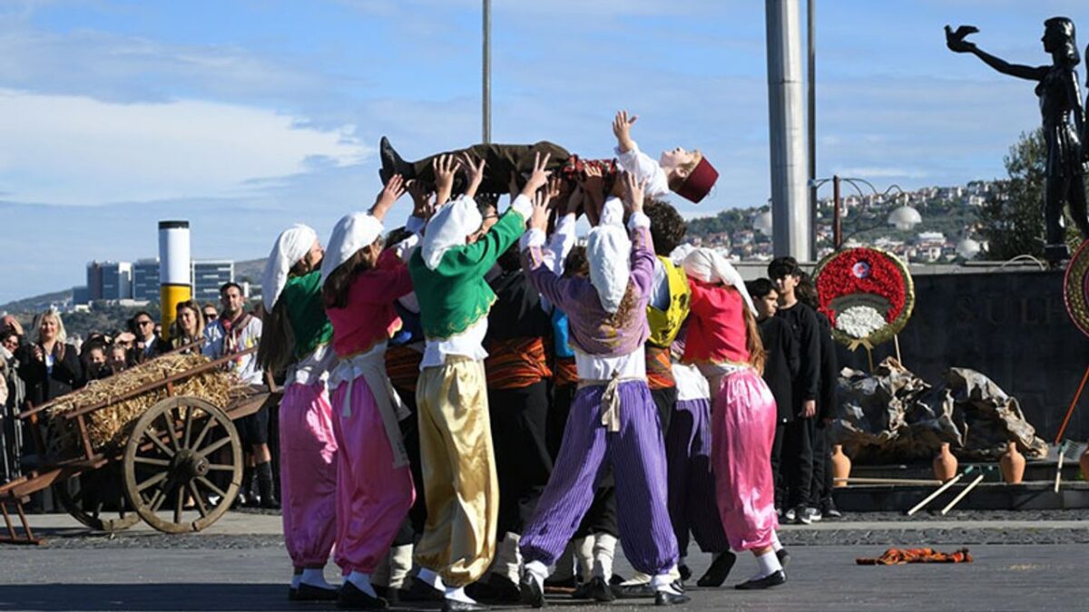 Kuşadası’nda Cumhuriyet Bayramı