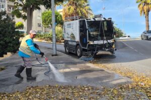 Kuşadası'nda Temizlik Mesaisi