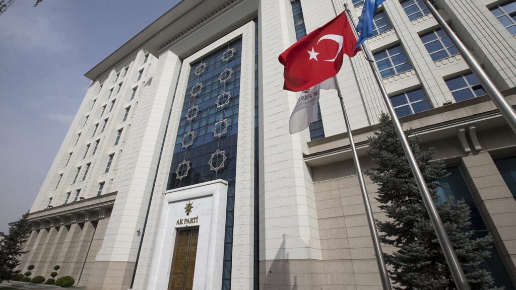 Levent Üzümcü, İzmir Şehir Tiyatroları'ndan istifa etti – Aydın’da kültür gündemi