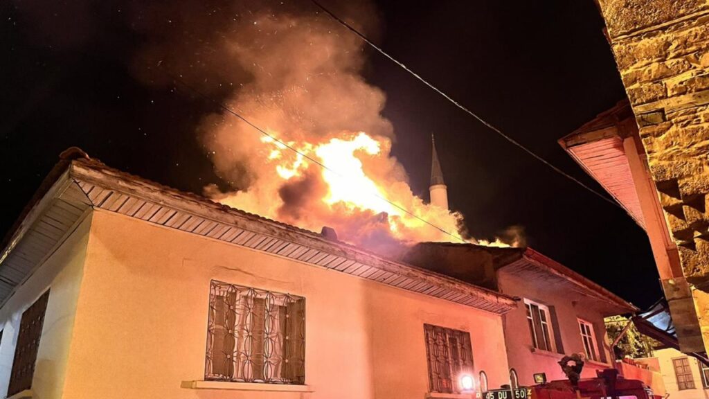 Manisa Kula’da Evde Yangın: Balcı’nın Fenalaşması Hayatını Kaybetti
