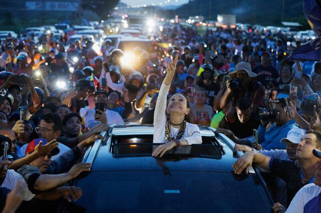 Maria Machado, 10 Ay Sonra Caracas'a Dönerek Destek Topladı