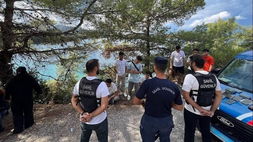 Marmaris'te 18 Düzensiz Göçmen Yakalandı: Sahil Güvenlik Operasyonu