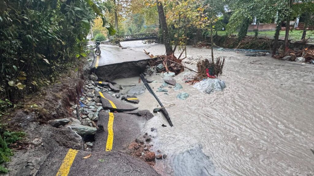 Sapanca’da Sağanak Felaketi: Köprüler Yıkıldı, Yollar Çöktü