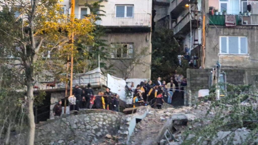 Zonguldak Meşrutiyet Mahallesi'nde Bina Çöktü: 1 Kişi Kurtarıldı